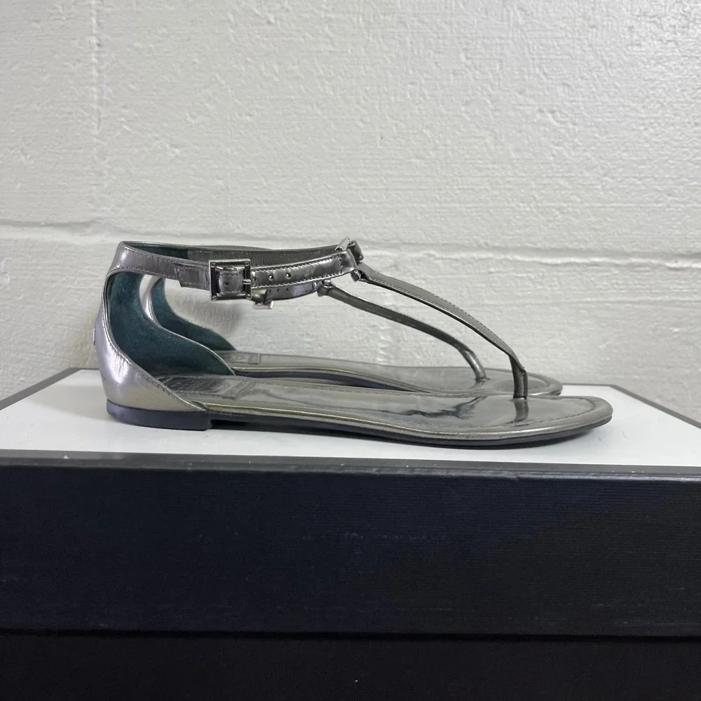 Tory Burch Metallic Pewter Silver T-Strap Flat Sandals Logo Women's Size 6.5 M